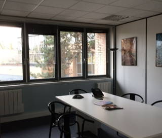 Bureau privé 18 m² 3 postes Coworking Rue des Gaudines Saint-Germain-en-Laye 78100 - photo 3